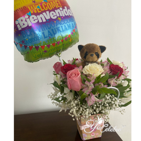 Canasto de Flores con Peluche y Globo con Frase